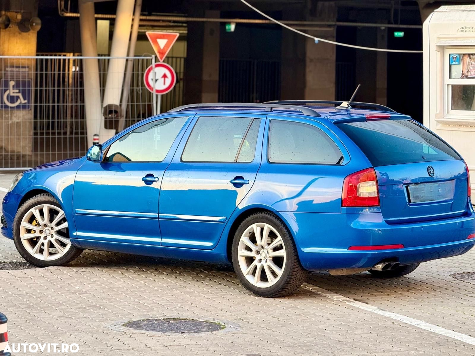 Skoda Octavia Combi 2.0 TDI RS DSG - 4