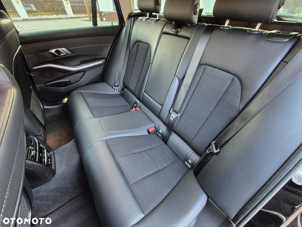 BMW Seria 3 330i Sport Line - 16