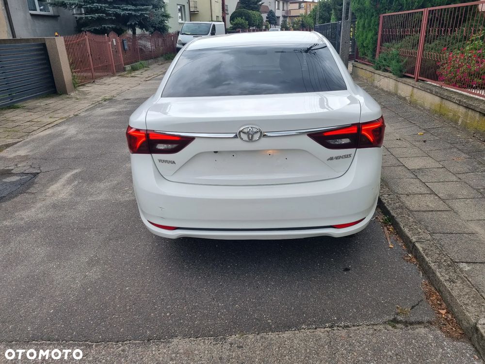 Toyota Avensis - 8