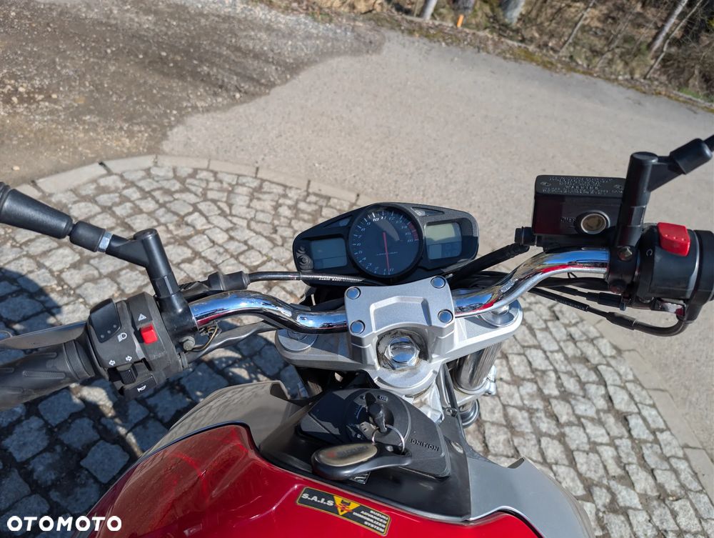 Suzuki GSR - 4