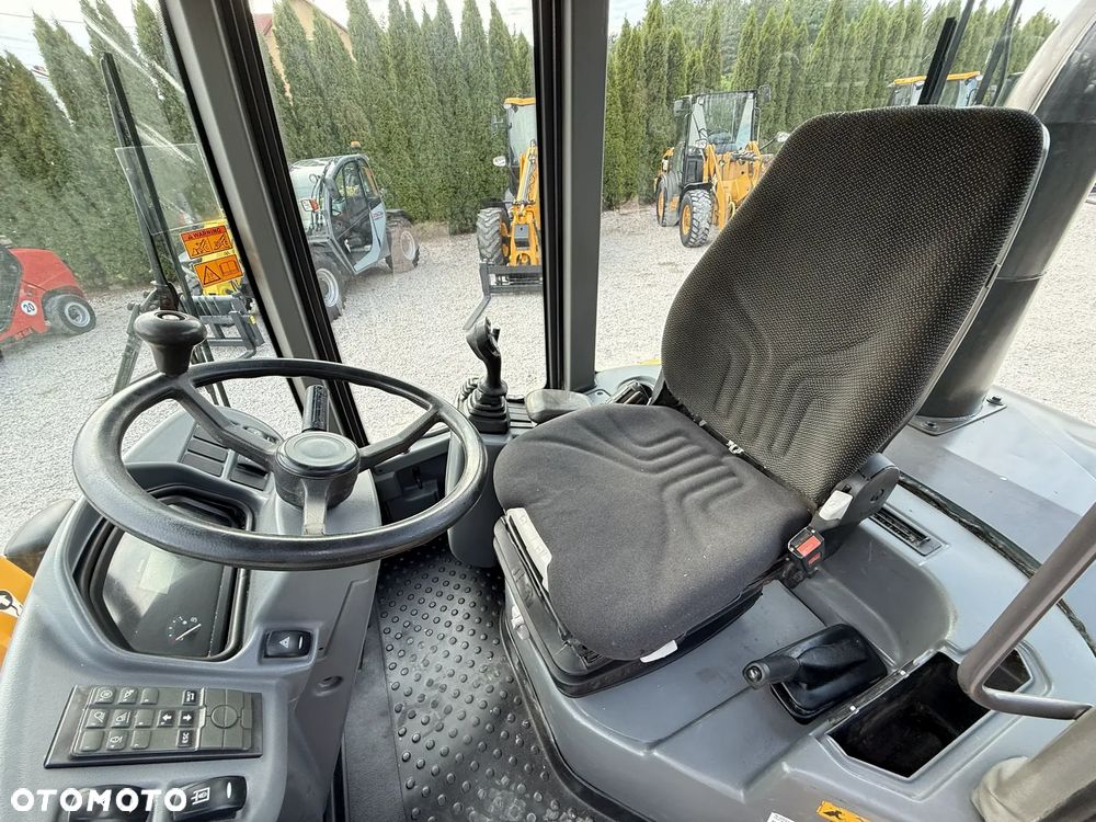 Volvo L30G / ORYGINAŁ / PIĘKNIE UTRZYMANA  / SILNA I SZYBKA / ZADBANA / SPROWADZONA Z NIEMIEC / 407 409 406 60 70 M 506 509 L30 L35 B G - 11