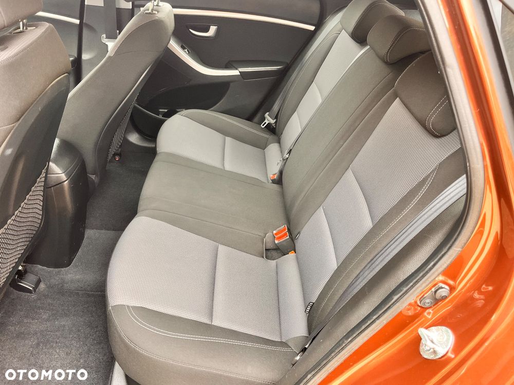 Hyundai i30 1.6 Comfort - 11