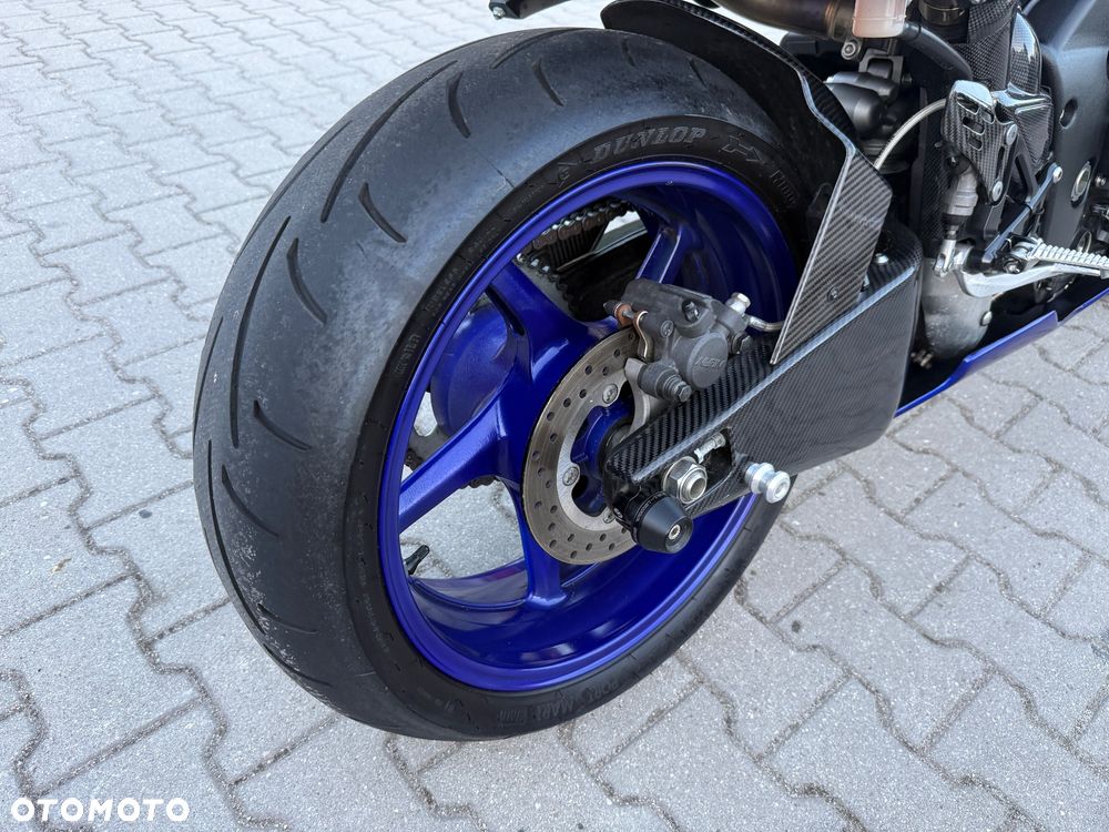 Yamaha R1 - 17