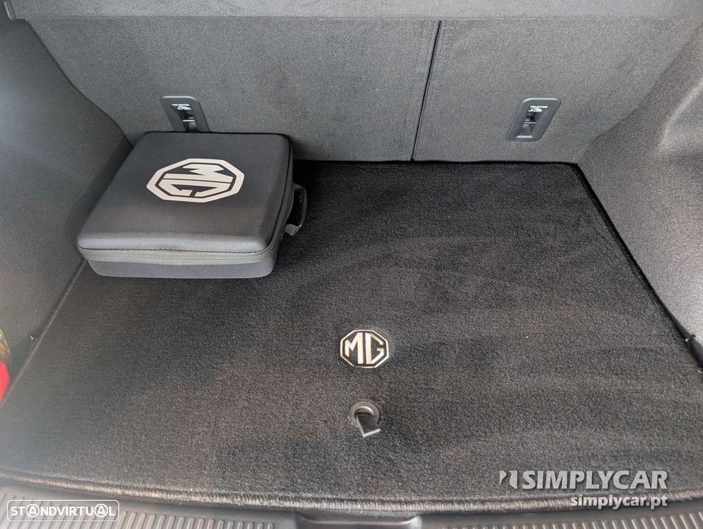 MG MG4 64 kWh Luxury - 8