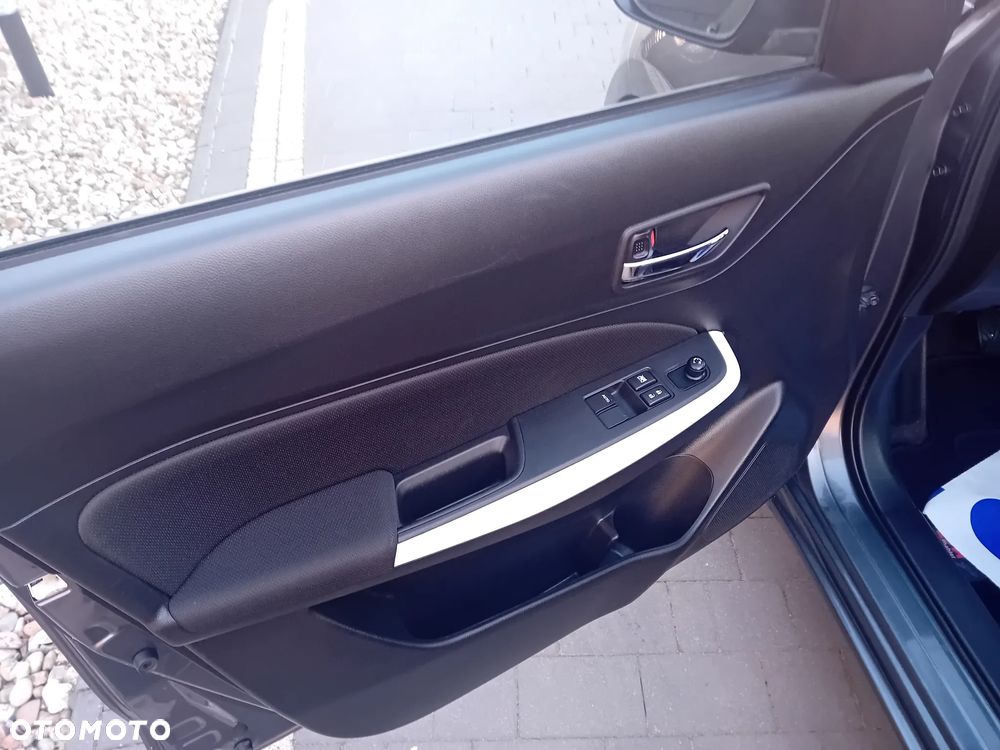 Suzuki Swift 1.2 Dualjet Allgrip Comfort - 17