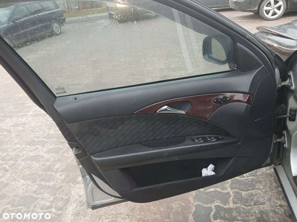 MERCEDES W211 fotel fotele kanapa deska kokpit podsufitka boczek boczki klamka podłokietnik licznik prędkościomierz panel szyb sterownik stacyjka zamki zestaw startowy kierownica poduszka poduszki pasy pas mechanizm - 3