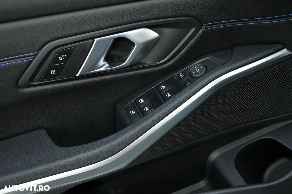 BMW Seria 3 320i AT - 40