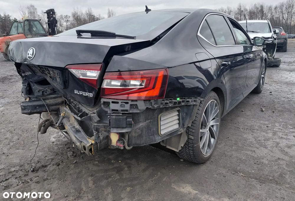 Skoda Superb 1.8 TSI L&K DSG - 7