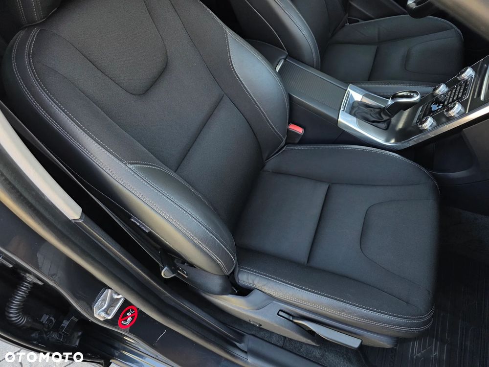 Volvo V60 D4 Geartronic Momentum - 25