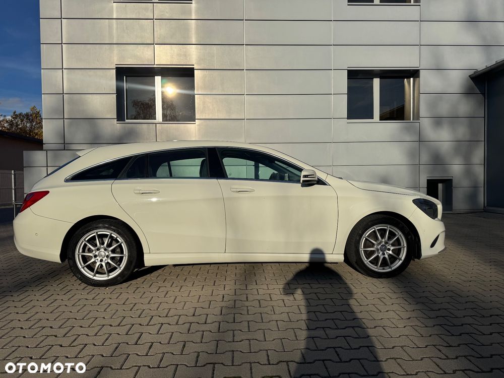 Mercedes-Benz CLA Shooting Brake 200 AMG Line - 4