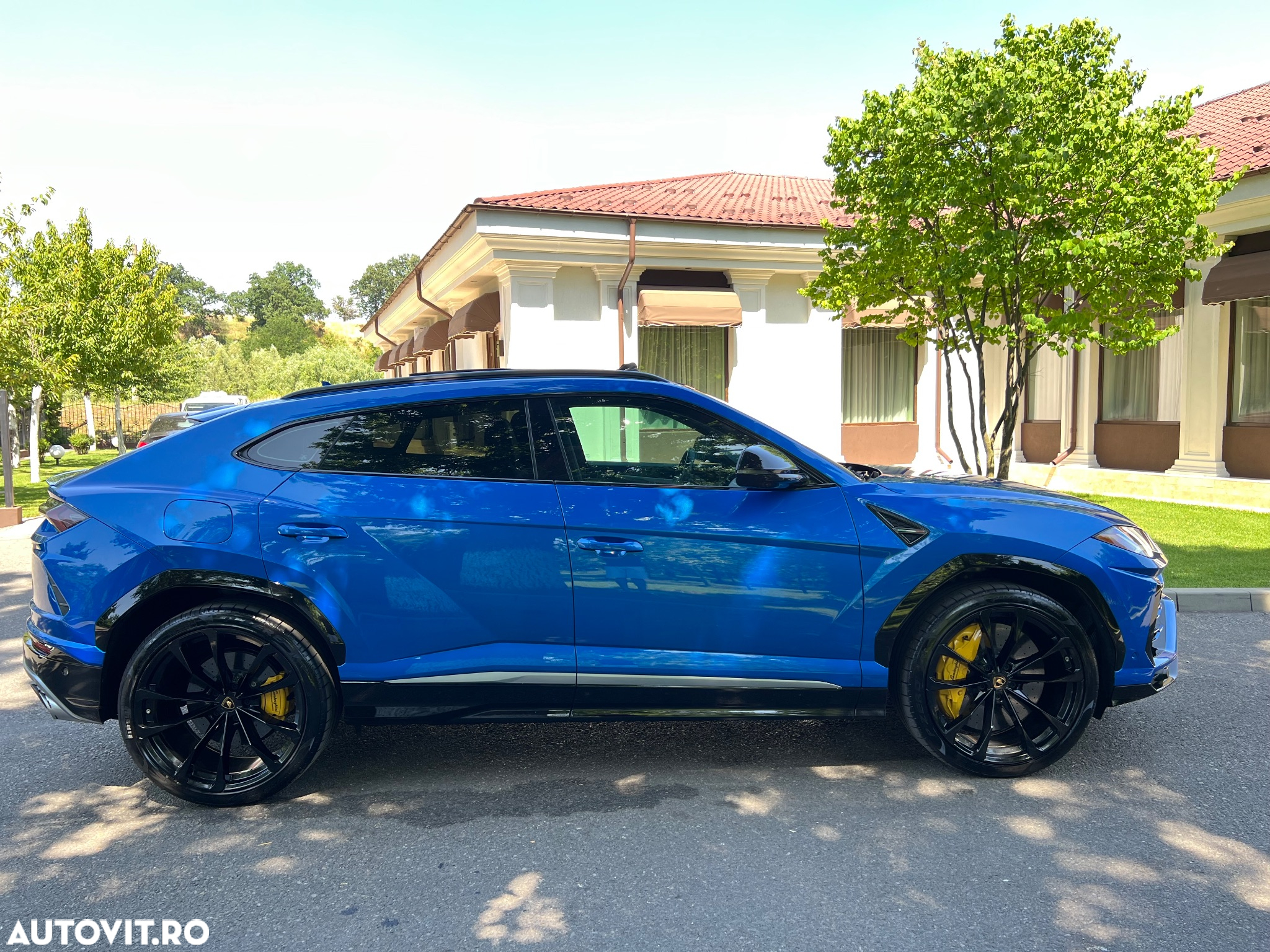 Lamborghini URUS Standard - 15