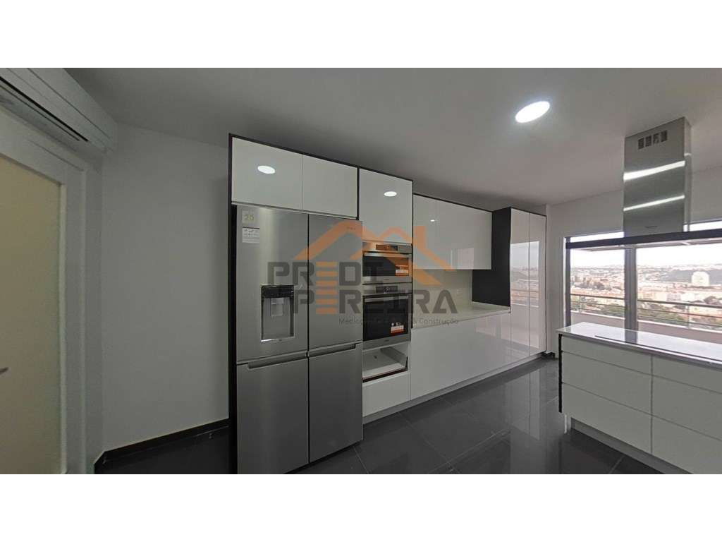 Apartamento T3, novo, com varanda e box para dois carros, situado n... - Grande imagem: 4/28