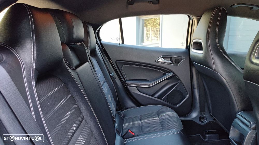 Mercedes-Benz GLA 180 d Urban - 14