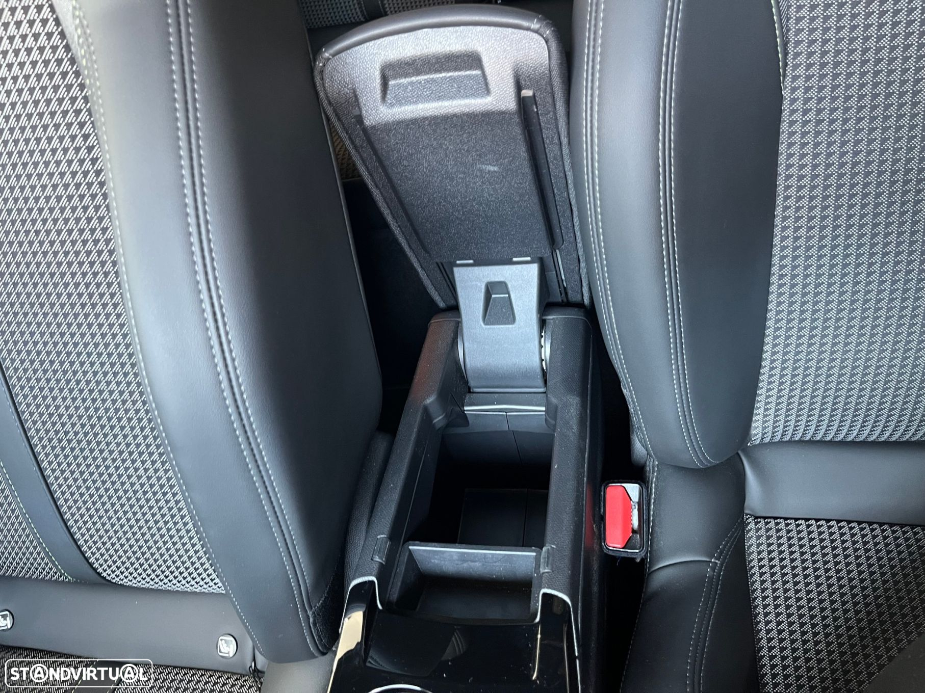 Peugeot 2008 1.5 BlueHDi GT EAT8 - 21