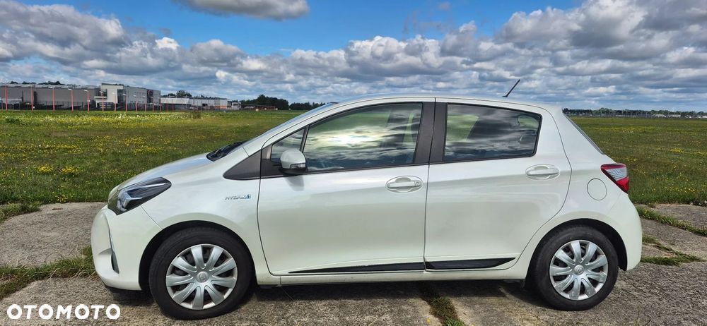 Toyota Yaris Hybrid 100 Active - 3