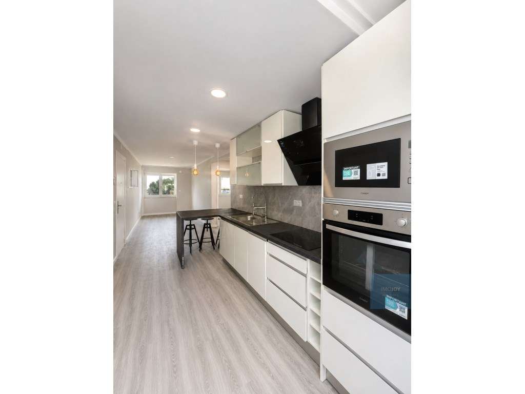 Apartamento T2 Remodelado em Benfica - Grande imagem: 2/25