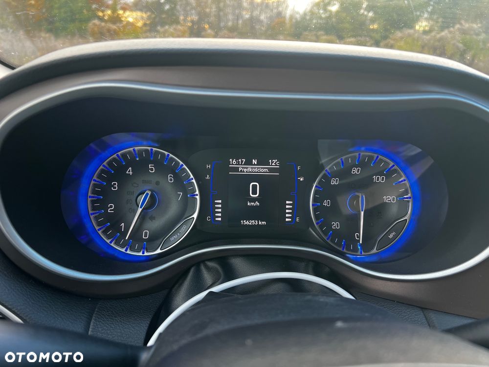 Chrysler Pacifica - 10