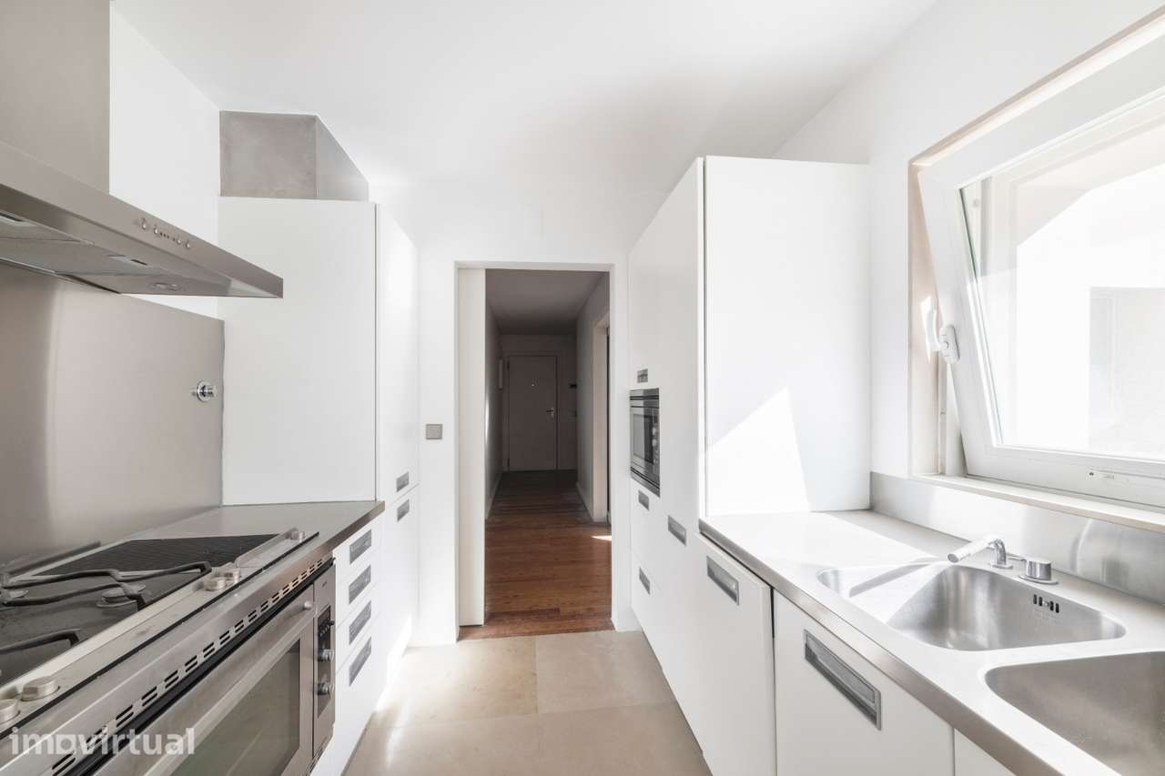 Apartamento com 2 salas e 2 quartos junto ao Chiado com 2 lugares de e - Grande imagem: 3/30
