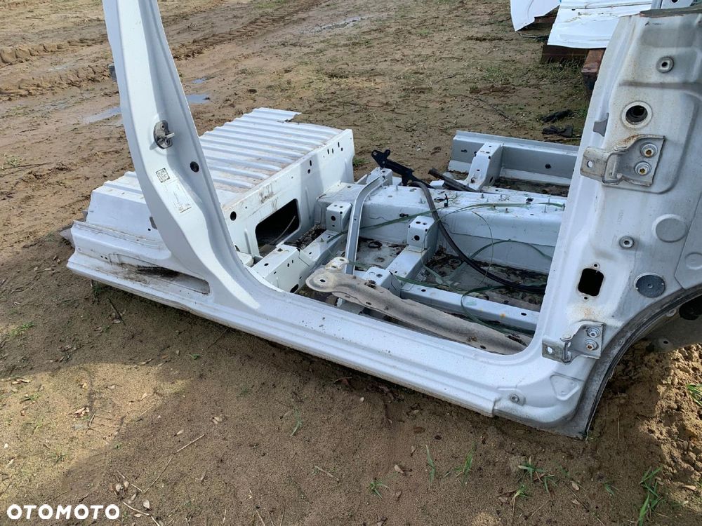 PRÓG PRAWY SŁUPEK KANGOO III CITAN RENAULT - 1