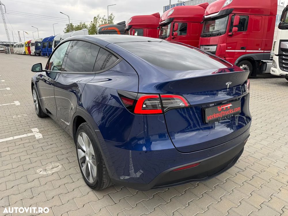 Tesla Model Y - 6