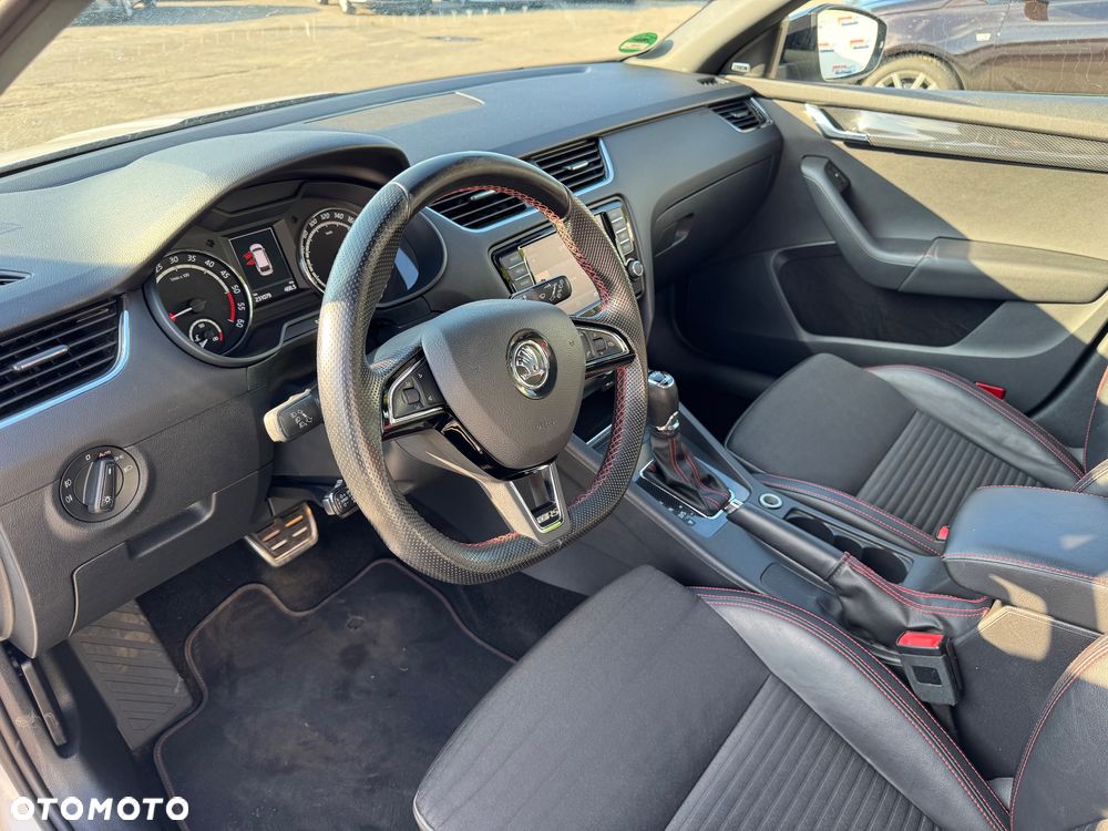 Skoda Octavia 2.0 TDI DSG RS - 29