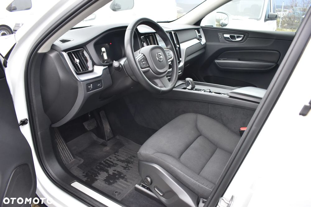 Volvo XC 60 B4 D AWD Momentum Pro - 9