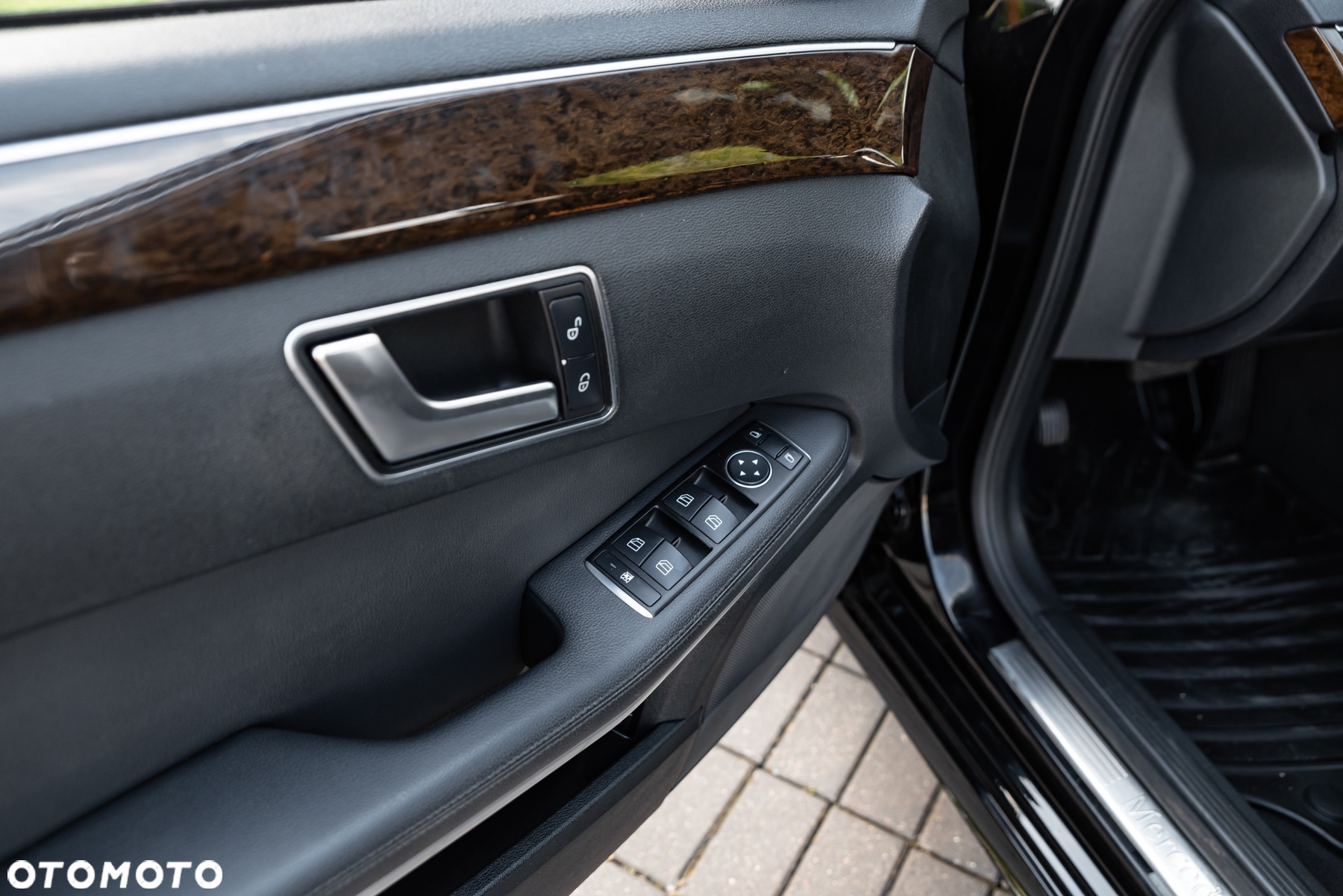 Mercedes-Benz Klasa E 300 T BlueTEC HYBRID 7G-TRONIC Avantgarde - 22