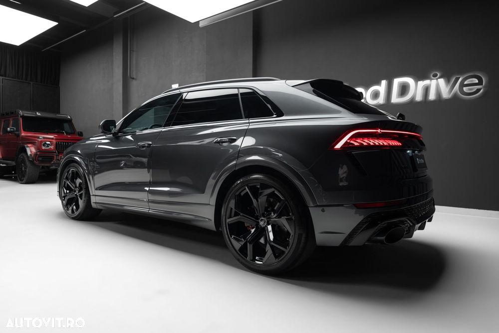 Audi RS Q8 - 8