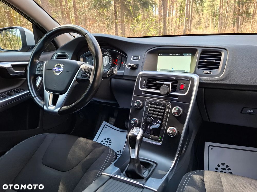 Volvo V60 D4 Momentum - 22