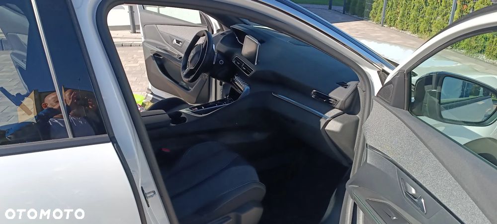 Peugeot 3008 1.5 BlueHDi Allure Pack S&S EAT8 - 11