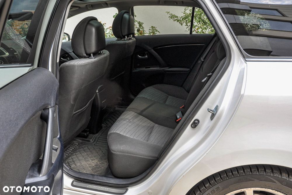 Toyota Avensis - 8