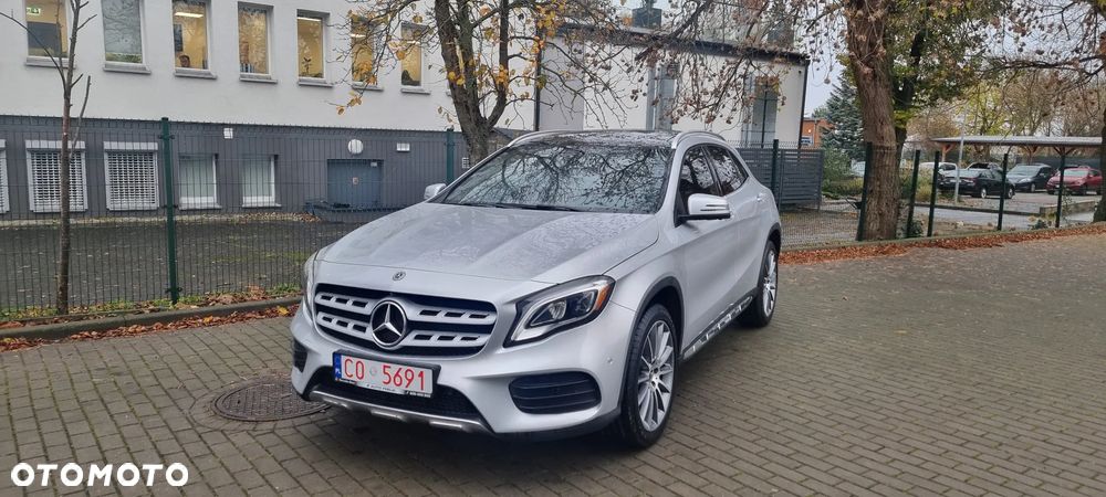 Mercedes-Benz GLA 250 4Matic 7G-DCT - 12