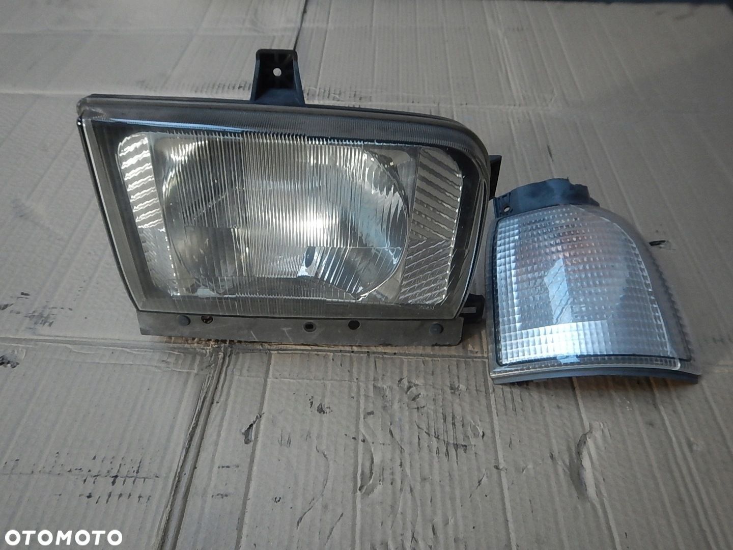LAMPA PRZOD LEWA NISSAN CABSTAR 2004r 26010-9X204 - 1