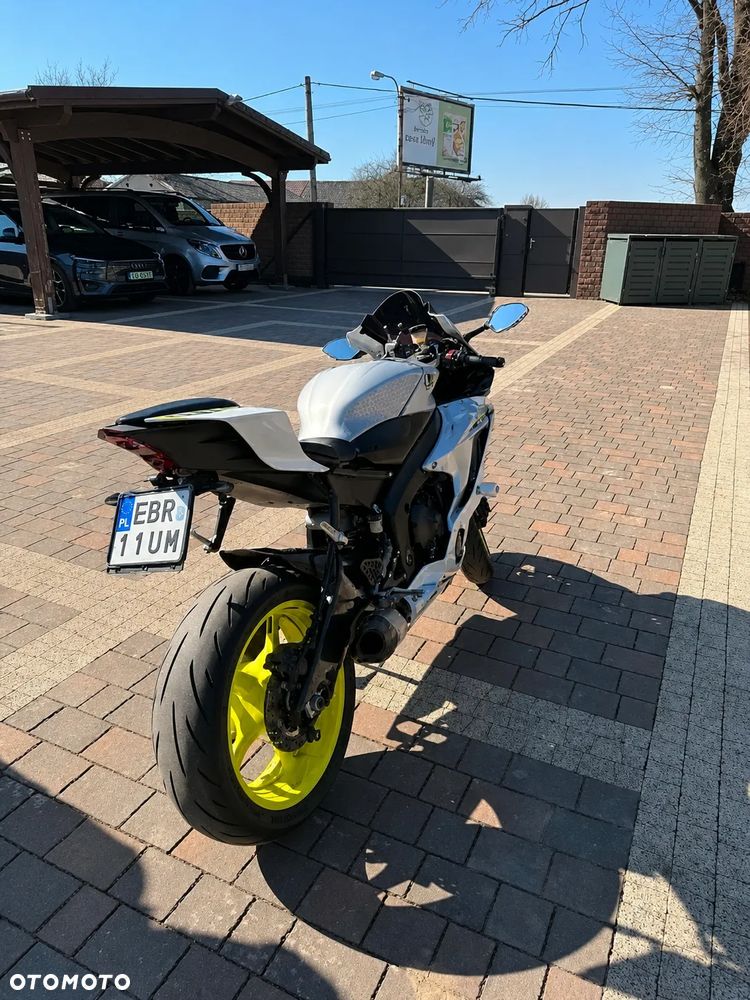 Yamaha R6 - 4