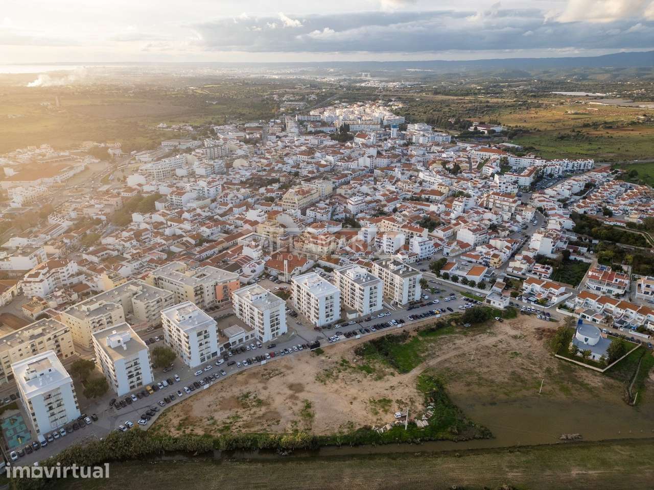 Conjunto de 10 Lotes de terreno totalizando uma área com 5416 m2 para - Grande imagem: 2/31