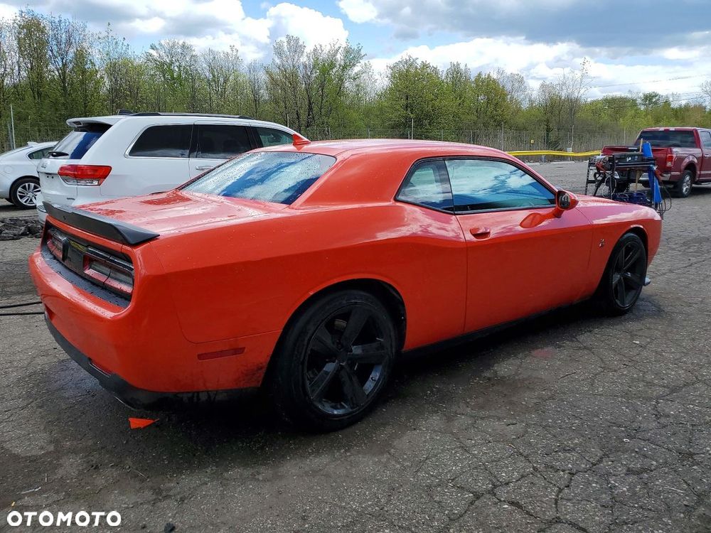 Dodge Challenger - 4