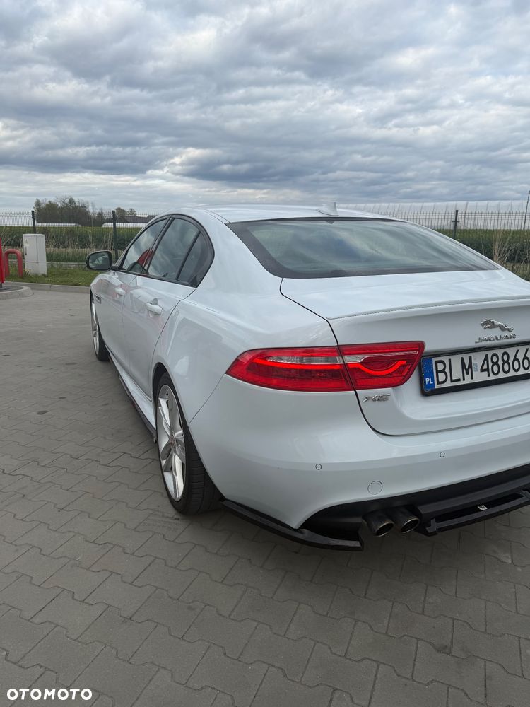 Jaguar XE 2.0 D R-Sport - 13