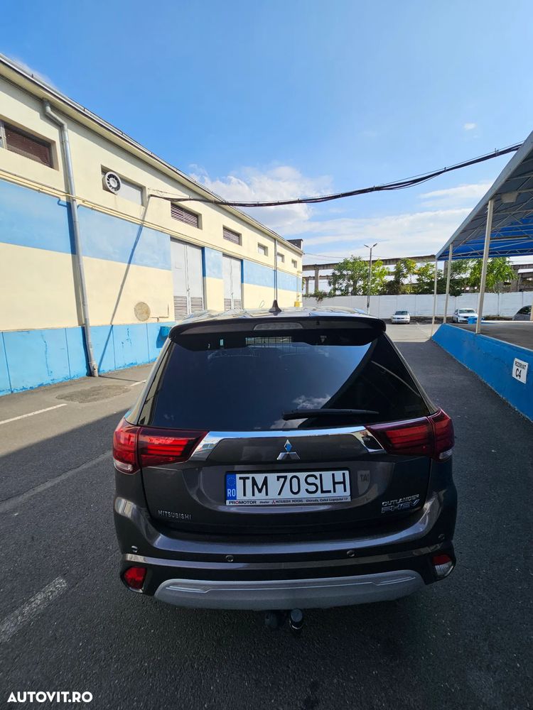 Mitsubishi Outlander PHEV 2.4 L 4X4 Instyle - 11
