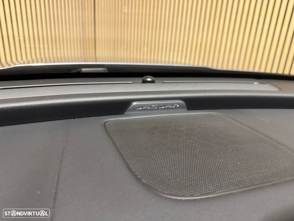 Jaguar XE 2.0 i4 R-Dynamic HSE - 27