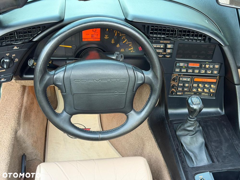 Chevrolet Corvette - 11