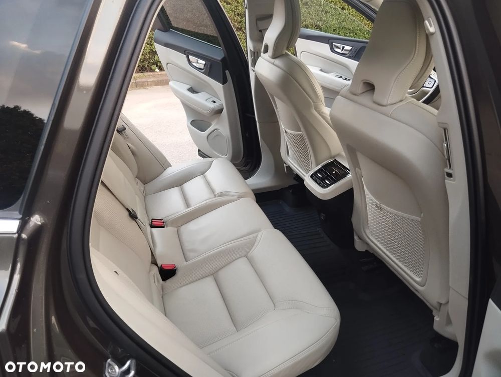 Volvo XC 60 T5 AWD Inscription - 11