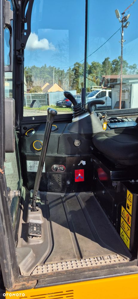 JCB 15C-1 - 11