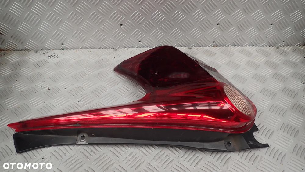 LAMPA PRAWY TYŁ NISSAN JUKE - 3
