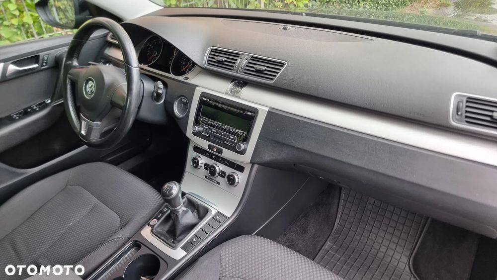 Volkswagen Passat - 8