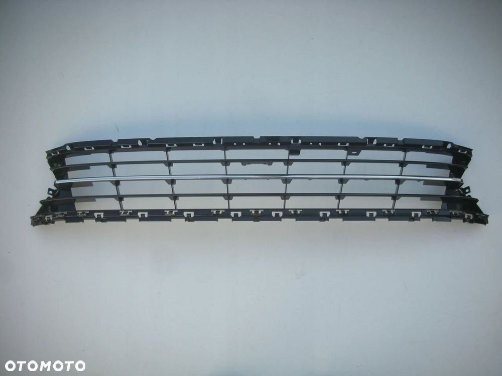 VW PASSAT B8 3G0 PRZED LIFT KRATKA LEWA ZDERZAKA Z RAMKĄ 2016- R-LINE - 2