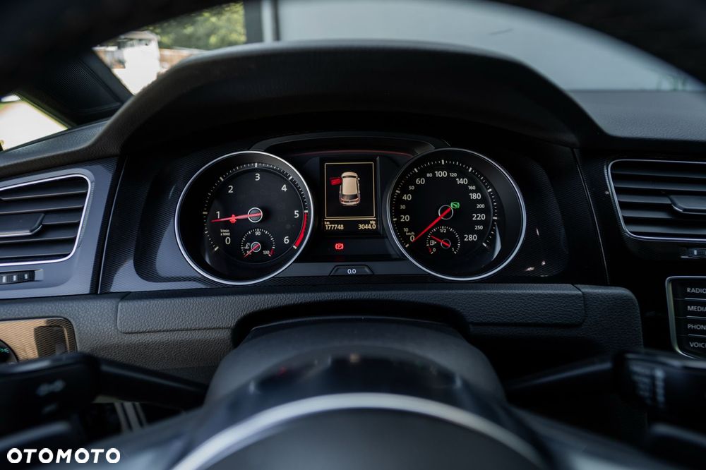 Volkswagen Golf - 24