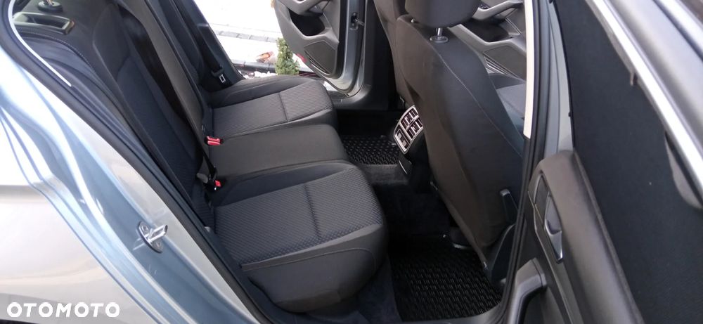 Volkswagen Passat - 18