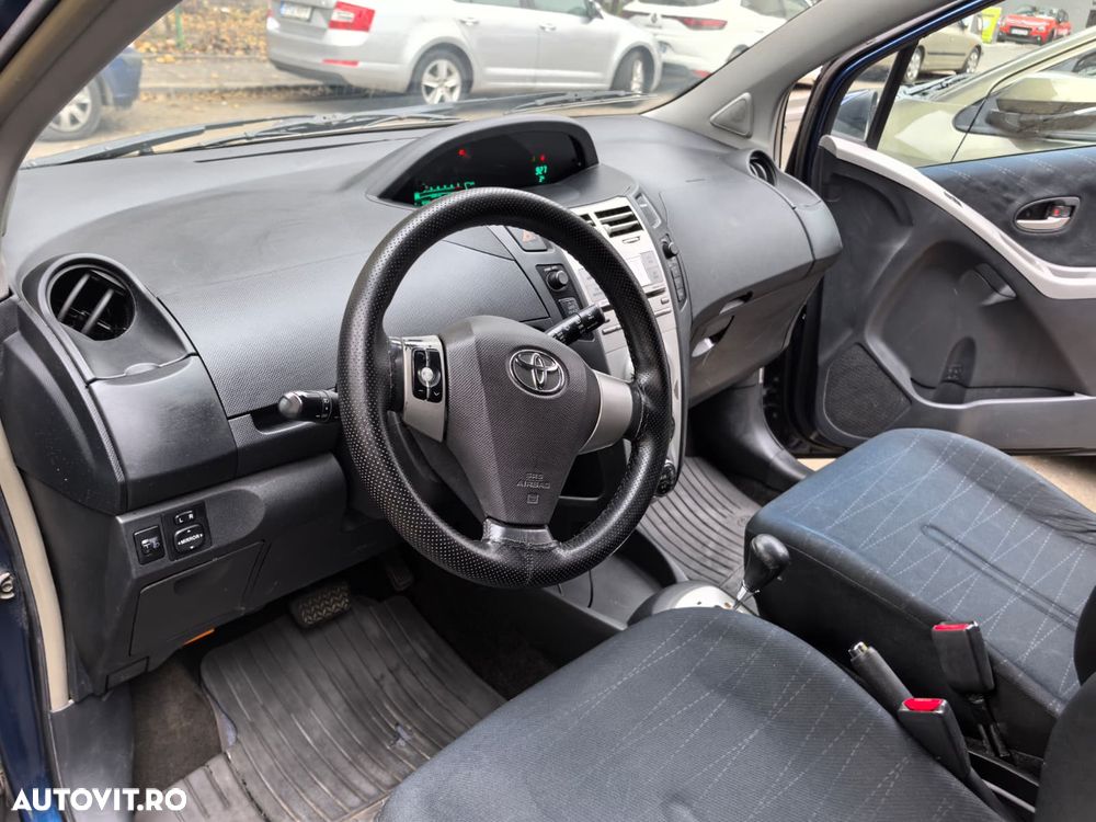 Toyota Yaris 1.3 Aut Sol - 6