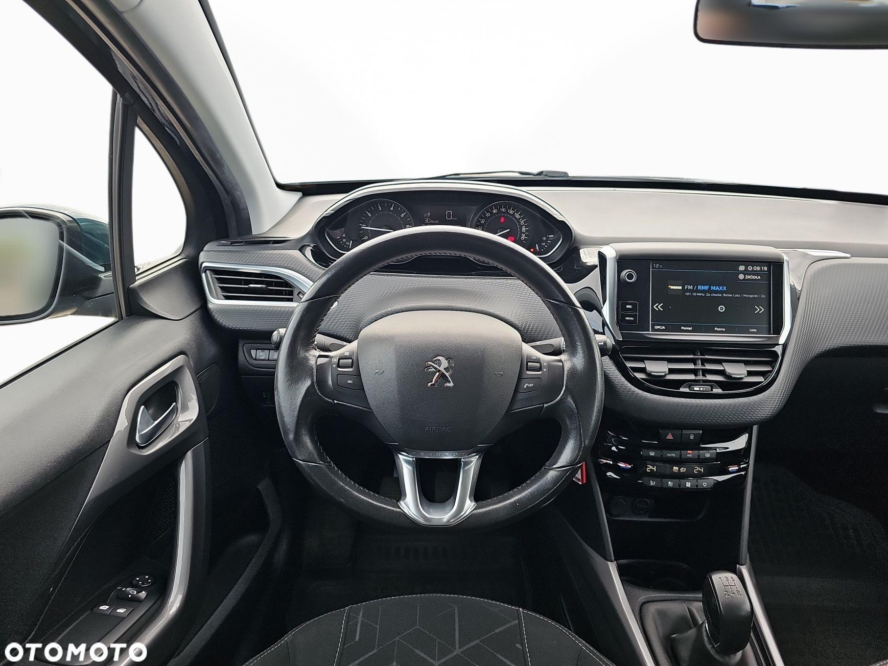 Peugeot 2008 1.2 Pure Tech Style S&S - 11