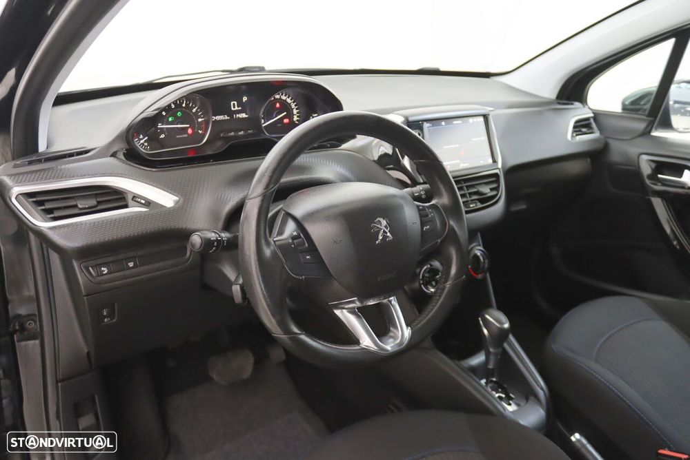 Peugeot 208 1.2 PureTech Signature EAT6 - 3